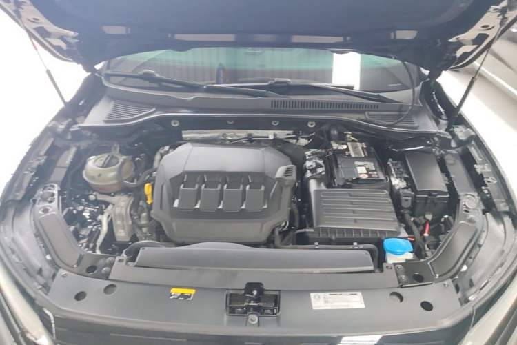 Used Volkswagen Passat 2022 330TSI Starry Luxury Edition – Exclusive Special Edition Engine Bay