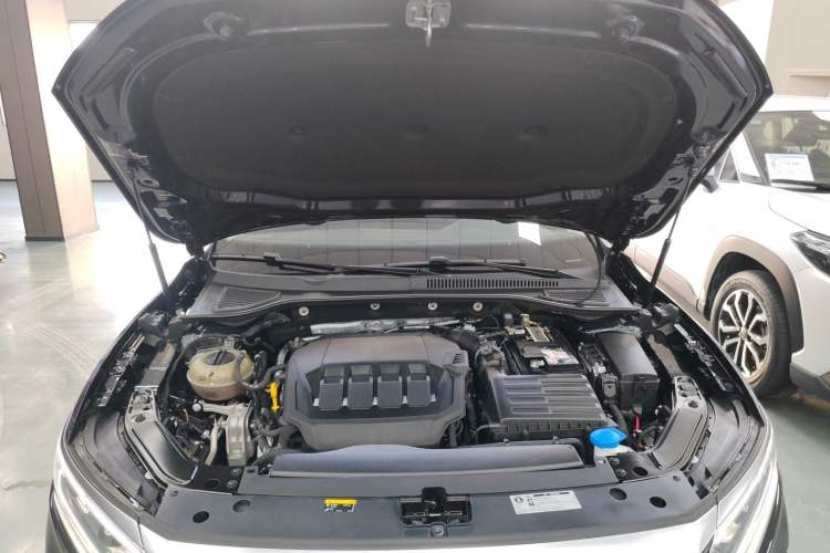 Used Volkswagen Passat 2022 330TSI Luxury Edition Engine Bay