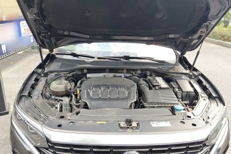 Used Volkswagen Passat 2022 330TSI Luxury Edition Engine Bay