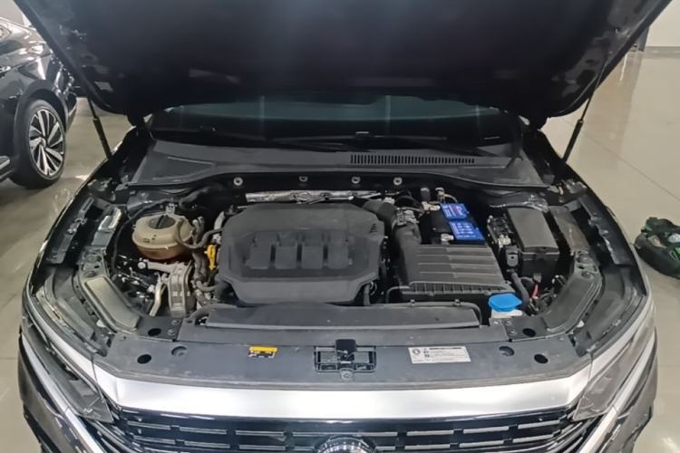 Used Volkswagen Passat 2022 330TSI Luxury Edition Engine Bay