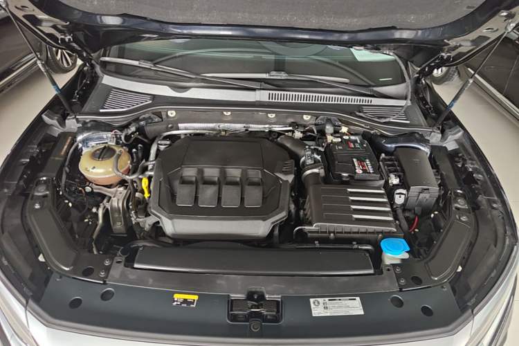 Used Volkswagen Passat 2022 330TSI Luxury Edition Engine Bay