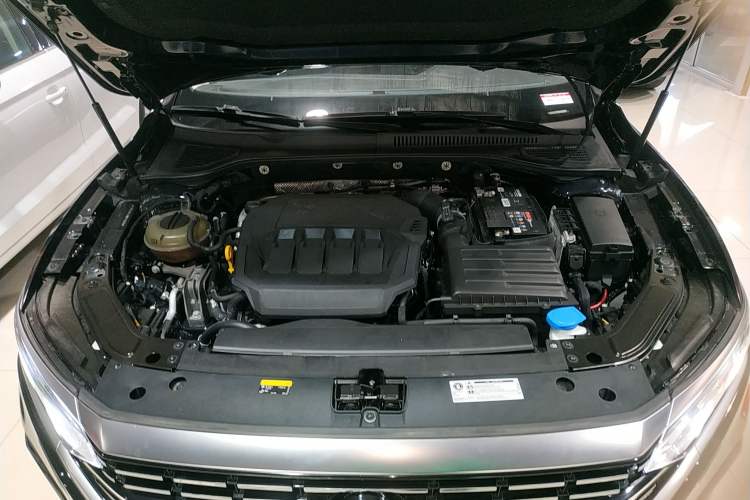 Used Volkswagen Passat 2022 330TSI Luxury Edition Engine Bay