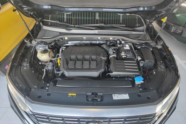 Used Volkswagen Passat 2022 330TSI Elite Edition Engine Bay