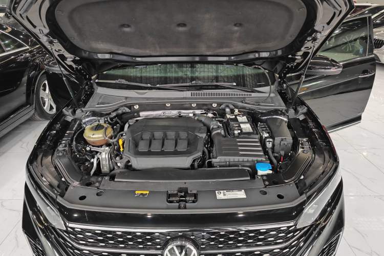 Used Volkswagen Passat 2022 330TSI Starry Luxury Edition Engine Bay
