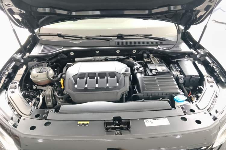 Used Volkswagen Passat 2022 330TSI Starry Luxury Edition – Exclusive Special Edition Engine Bay