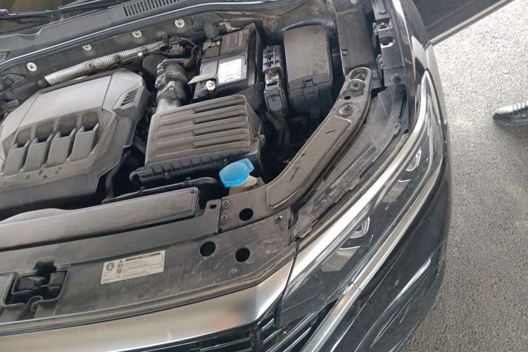 Used Volkswagen Passat 2022 330TSI Luxury Edition Engine Bay Left