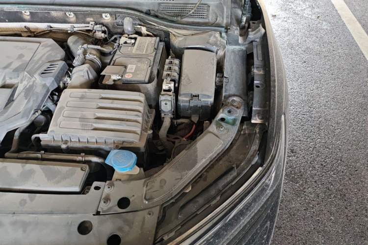 Used Volkswagen Passat 2022 330TSI Luxury Edition Engine Bay Left