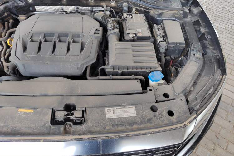 Used Volkswagen Passat 2022 330TSI Luxury Edition Engine Bay Left
