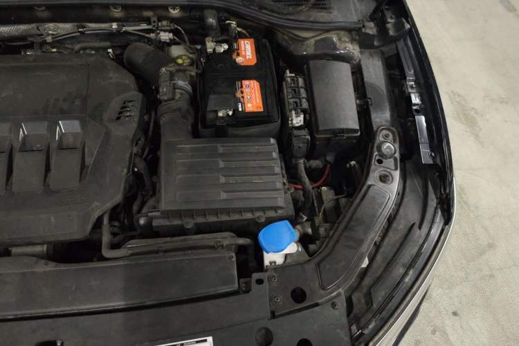 Used Volkswagen Passat 2022 330TSI Luxury Edition Engine Bay Left