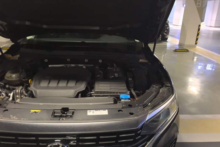 Used Volkswagen Passat 2022 330TSI Luxury Edition Engine Bay Left