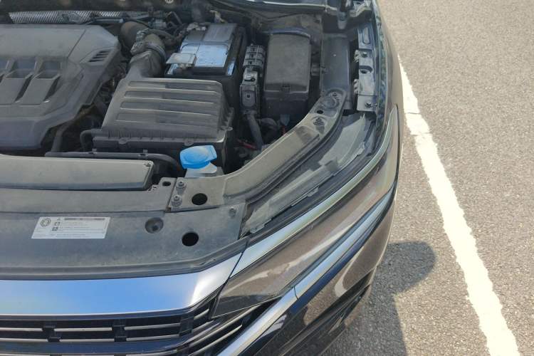 Used Volkswagen Passat 2022 330TSI Luxury Edition Engine Bay Left
