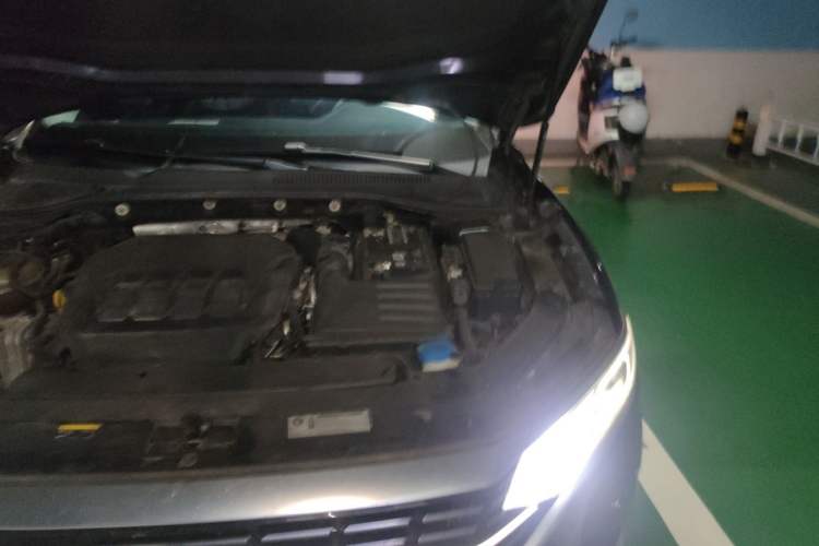 Used Volkswagen Passat 2022 330TSI Luxury Edition Engine Bay Left