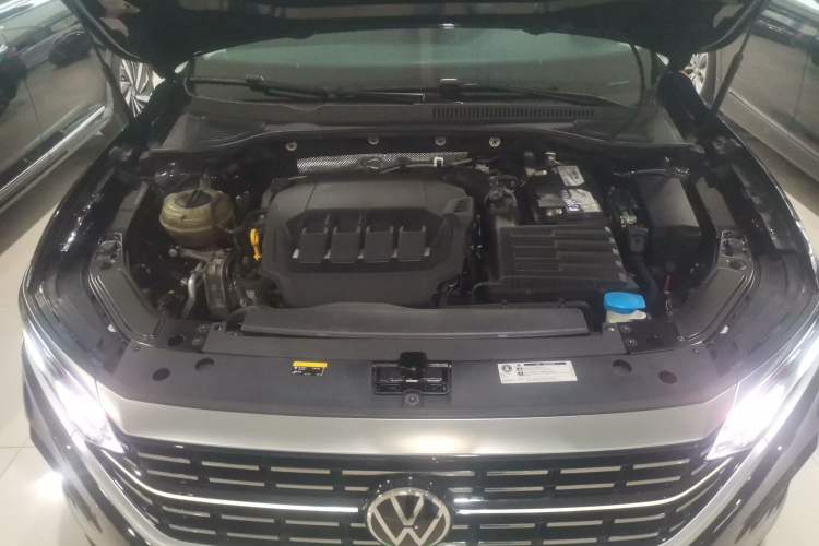 Used Volkswagen Passat 2022 330TSI Luxury Edition Engine Bay