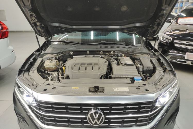 Used Volkswagen Passat 2022 330TSI Luxury Edition Engine Bay