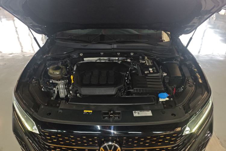 Used Volkswagen Passat 2022 330TSI Starry Luxury Edition – Exclusive Special Edition Engine Bay