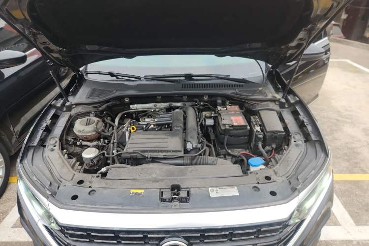 Used Volkswagen Passat 2022 280TSI Business Edition Engine Bay
