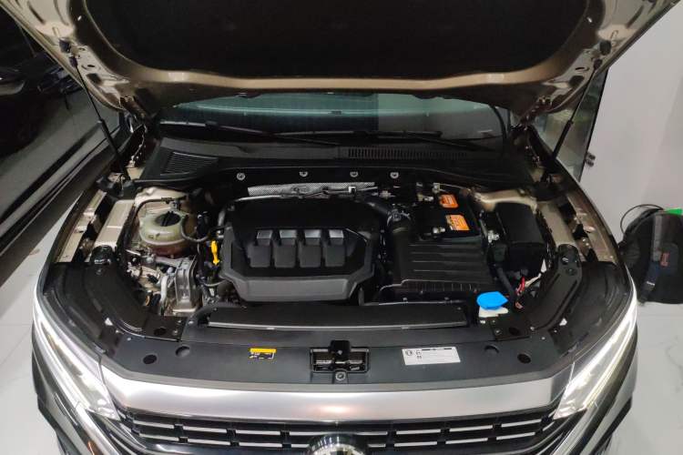 Used Volkswagen Passat 2022 330TSI Luxury Edition Engine Bay