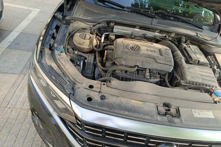 Used Volkswagen Passat 2022 380TSI Flagship Edition Engine Bay Right
