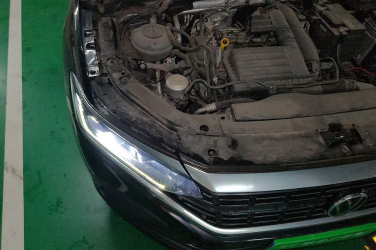 Used Volkswagen Passat 2022 280TSI Business Edition Engine Bay Right
