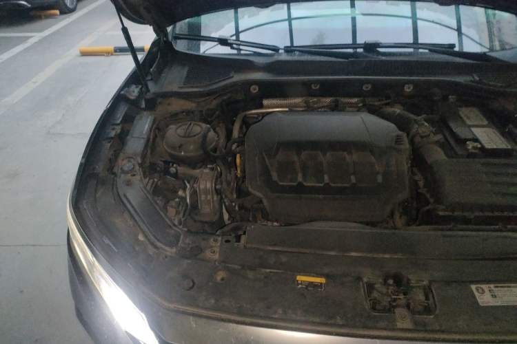 Used Volkswagen Passat 2022 330TSI Luxury Edition Engine Bay Right