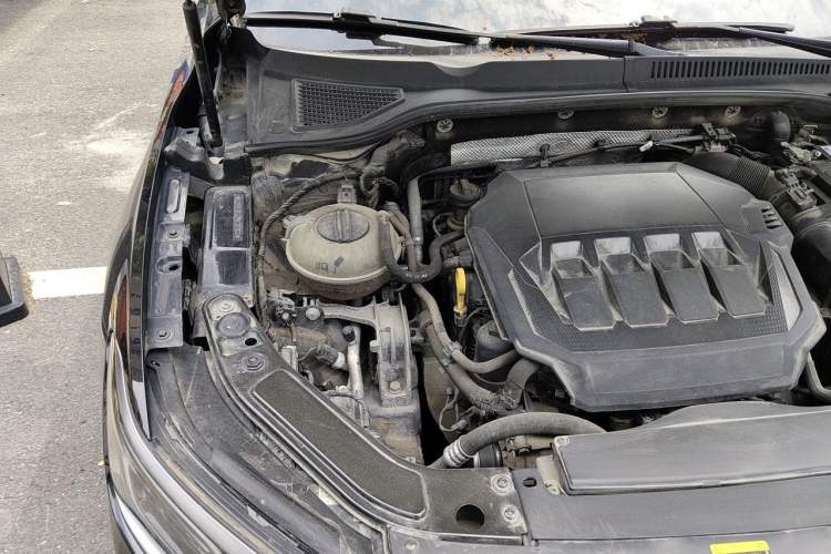 Used Volkswagen Passat 2022 330TSI Luxury Edition Engine Bay Right