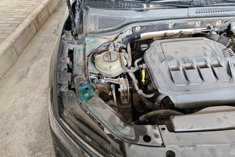 Used Volkswagen Passat 2022 330TSI Luxury Edition Engine Bay Right
