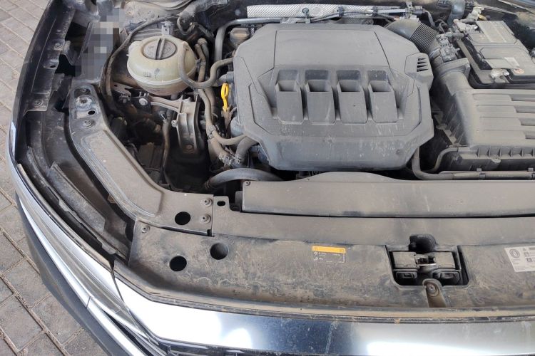 Used Volkswagen Passat 2022 330TSI Luxury Edition Engine Bay Right