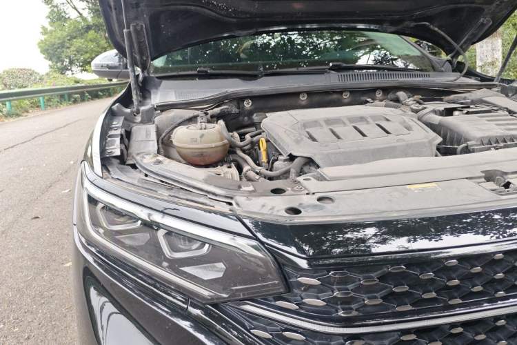 Used Volkswagen Passat 2022 330TSI Starry Luxury Edition Engine Bay Right