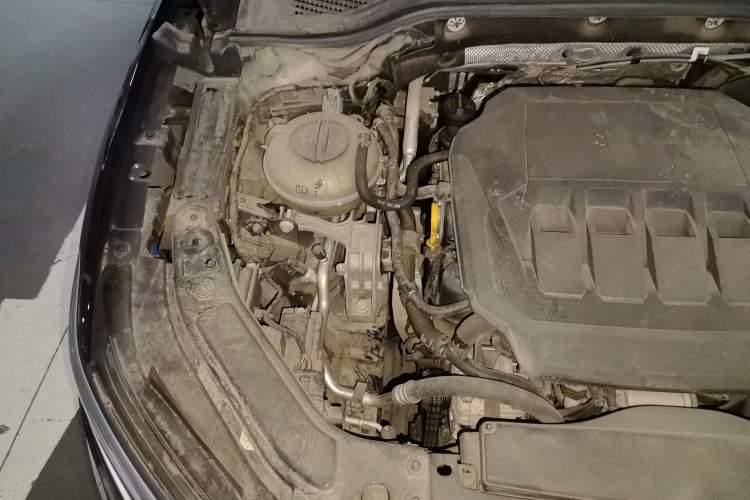 Used Volkswagen Passat 2022 330TSI Luxury Edition Engine Bay Right