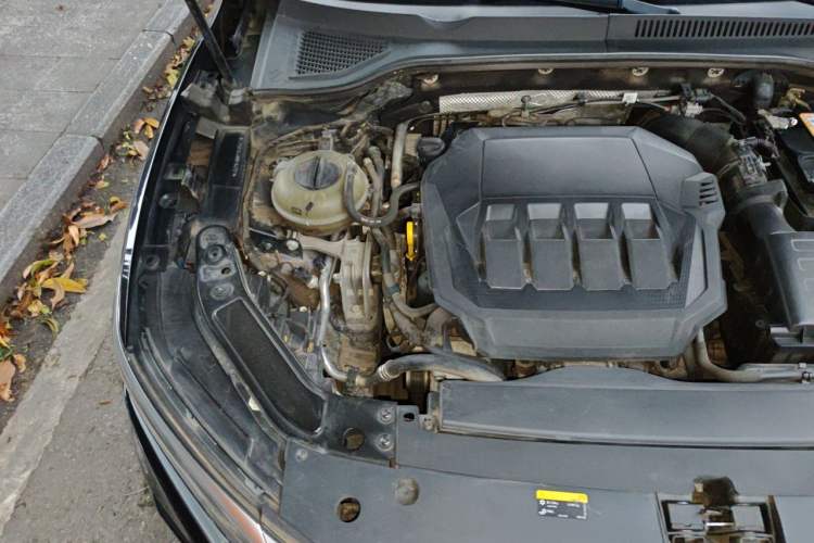 Used Volkswagen Passat 2022 330TSI Luxury Edition Engine Bay Right
