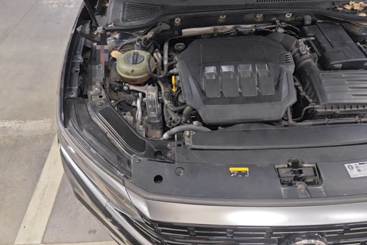 Used Volkswagen Passat 2022 330TSI Luxury Edition Engine Bay Right