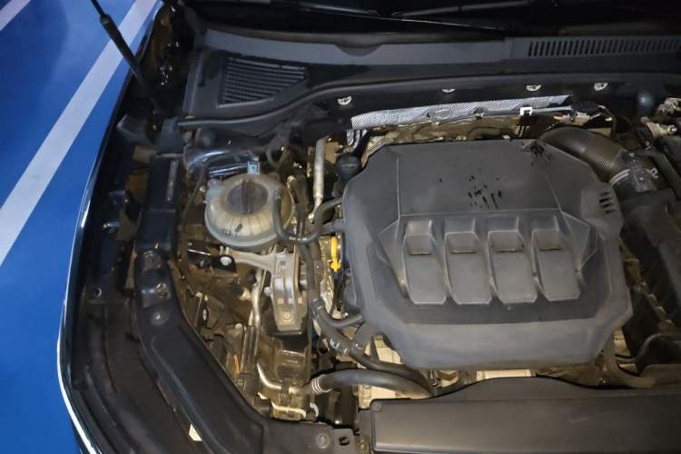 Used Volkswagen Passat 2022 330TSI Luxury Edition Engine Bay Right