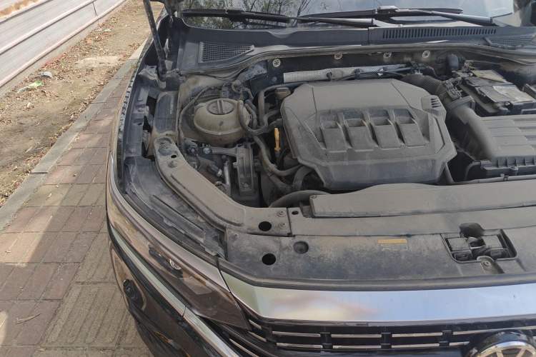 Used Volkswagen Passat 2022 330TSI Luxury Edition Engine Bay Right