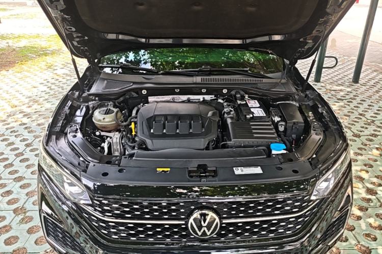 Used Volkswagen Passat 2022 330TSI Starry Luxury Edition – Exclusive Special Edition Engine Bay