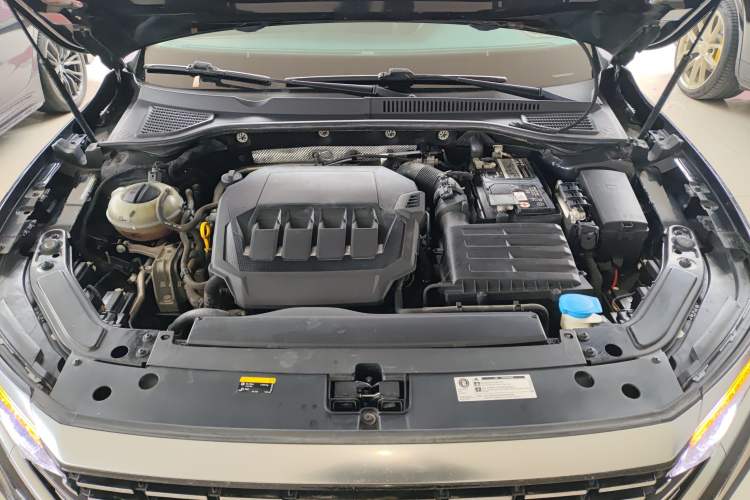 Used Volkswagen Passat 2022 330TSI Luxury Edition Engine Bay