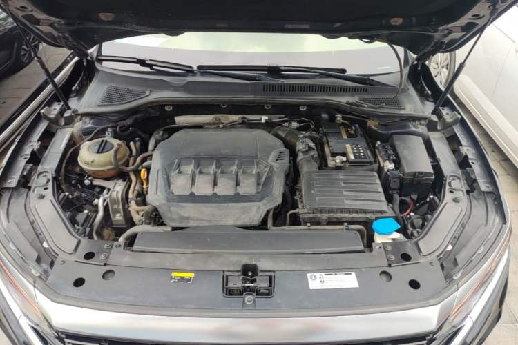 Used Volkswagen Passat 2022 330TSI Luxury Edition Engine Bay