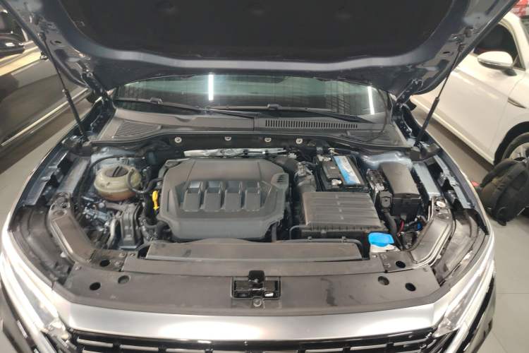 Used Volkswagen Passat 2022 330TSI Luxury Edition Engine Bay