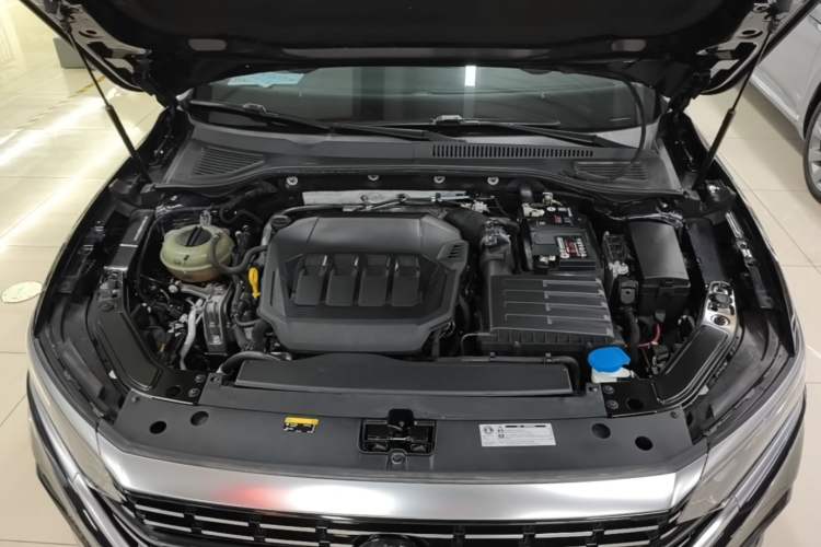 Used Volkswagen Passat 2022 330TSI Luxury Edition Engine Bay
