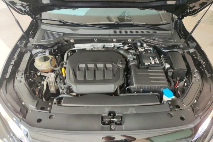 Used Volkswagen Passat 2022 330TSI Starry Luxury Edition – Exclusive Special Edition Engine Bay
