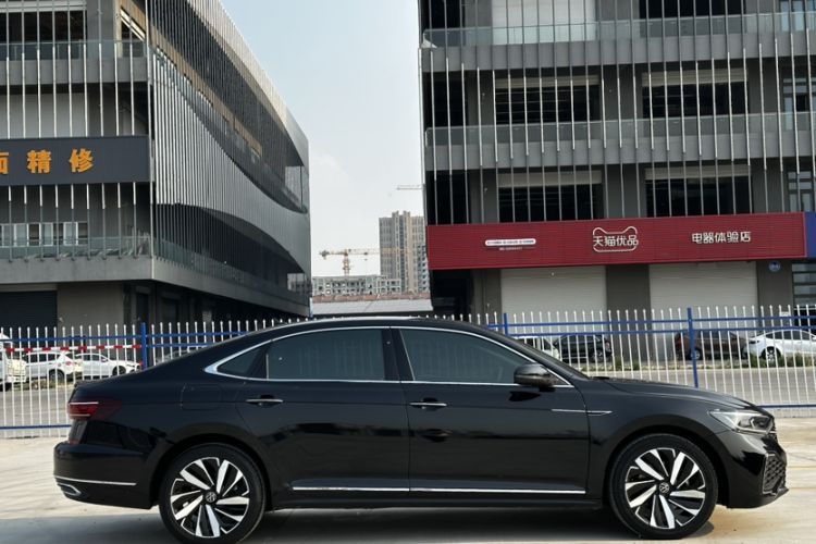 Used Volkswagen Passat 2022 330TSI Starry Luxury Edition Exterior 1