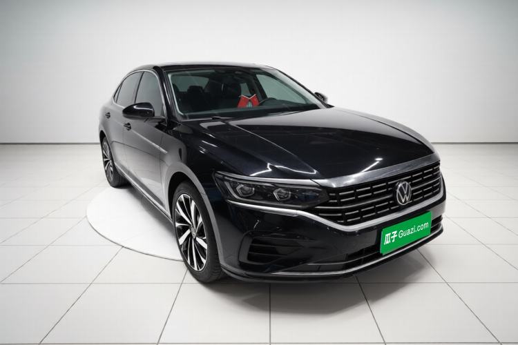Used Volkswagen Passat 2022 330TSI Luxury Edition Exterior 2