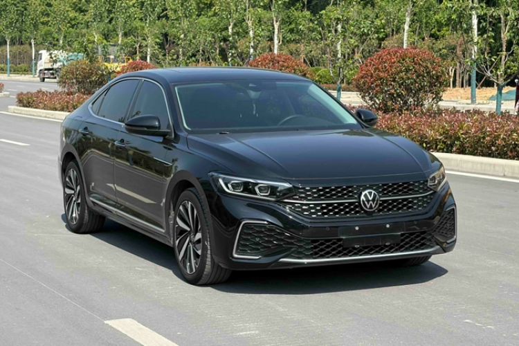 Used Volkswagen Passat 2022 330TSI Starry Luxury Edition Exterior 2