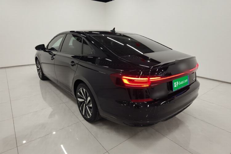 Used Volkswagen Passat 2022 330TSI Luxury Edition Exterior 2