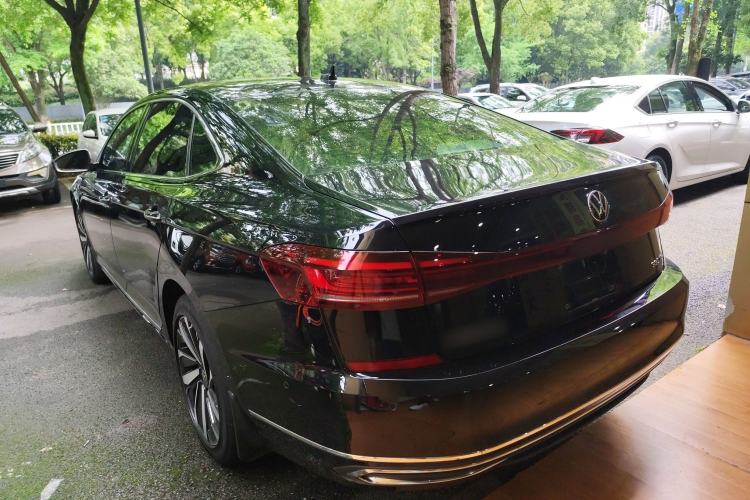 Used Volkswagen Passat 2022 330TSI Starry Luxury Edition Exterior 2