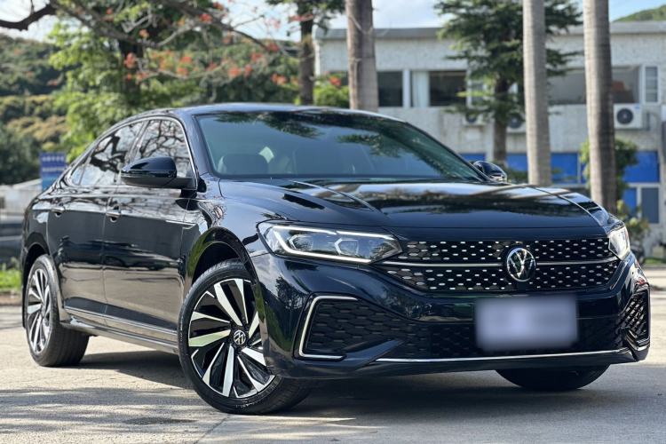 Used Volkswagen Passat 2022 330TSI Starry Luxury Edition Exterior 2