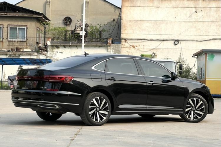 Used Volkswagen Passat 2022 330TSI Starry Luxury Edition – Exclusive Special Edition Exterior 3