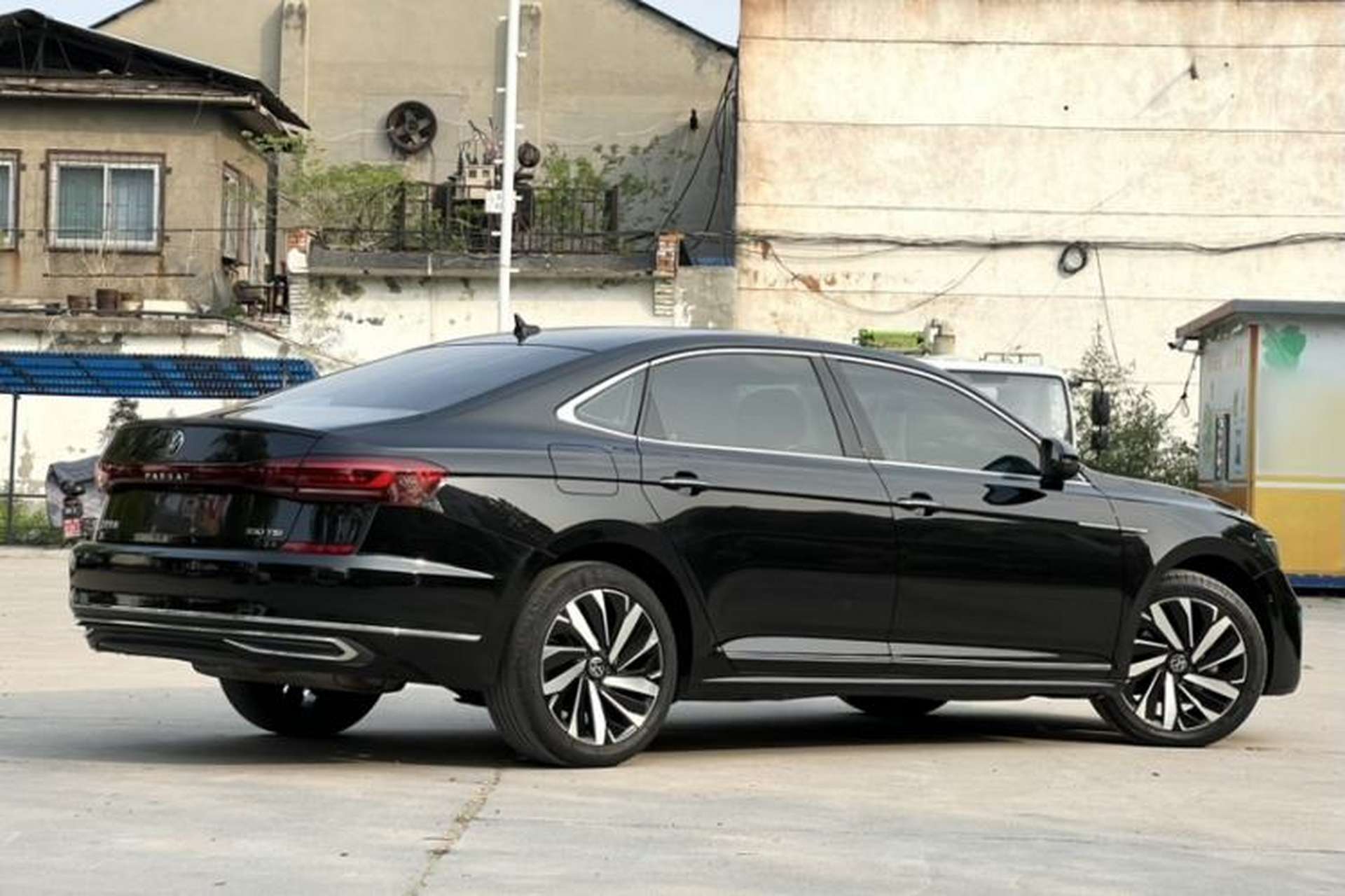 Used Volkswagen Passat 2022 330TSI Starry Luxury Edition – Exclusive Special Edition Exterior 3