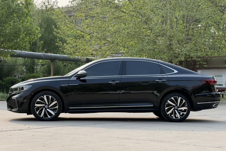 Used Volkswagen Passat 2022 330TSI Starry Luxury Edition – Exclusive Special Edition Exterior 4