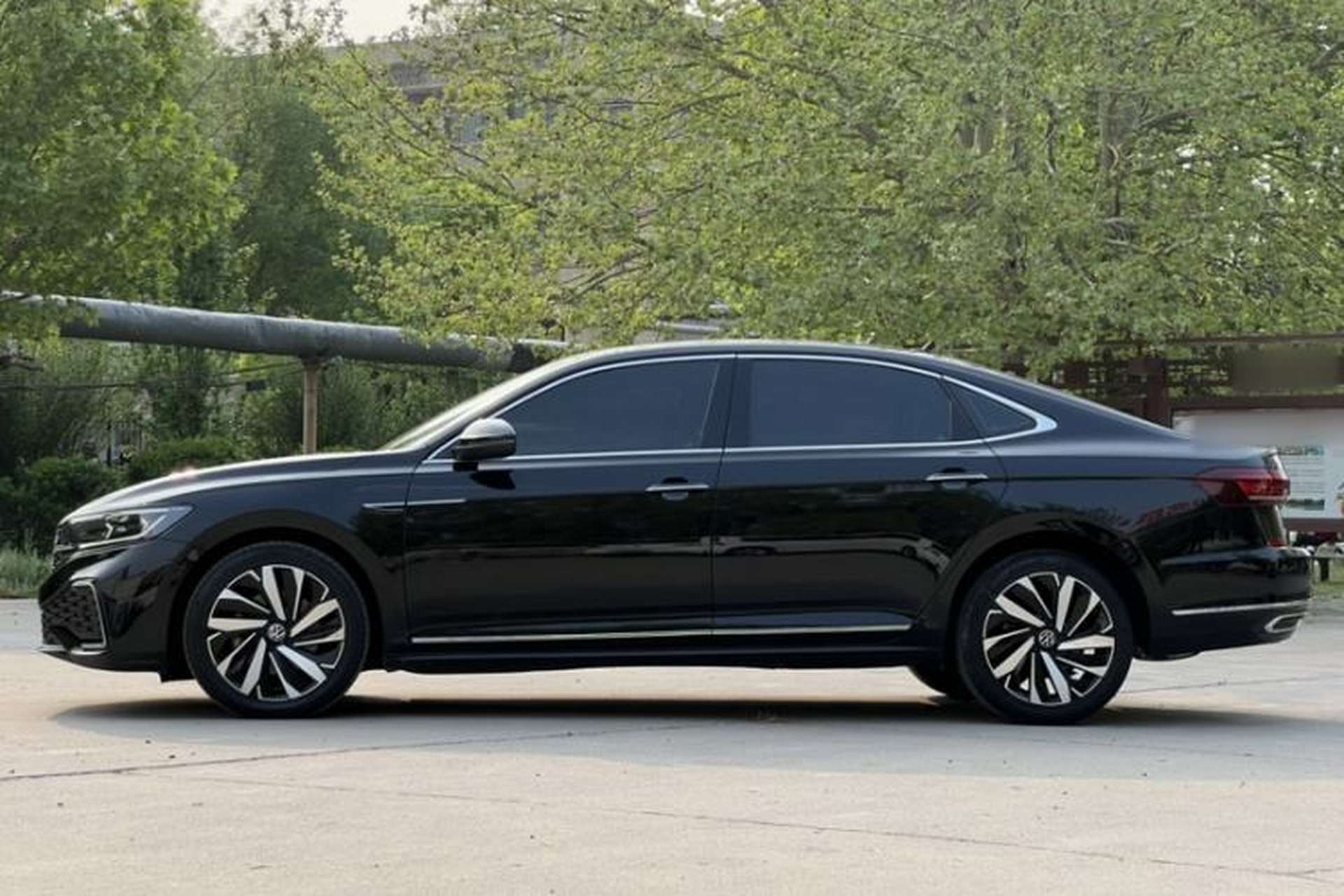 Used Volkswagen Passat 2022 330TSI Starry Luxury Edition – Exclusive Special Edition Exterior 4