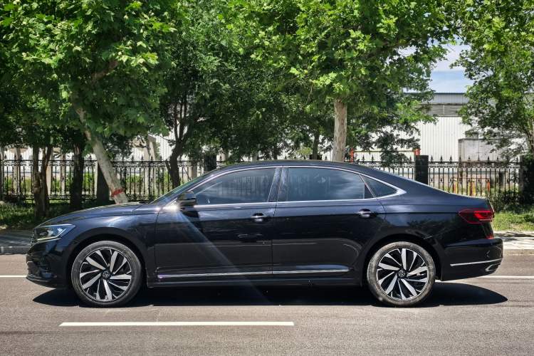 Used Volkswagen Passat 2022 330TSI Elite Edition Custom Version Exterior 4